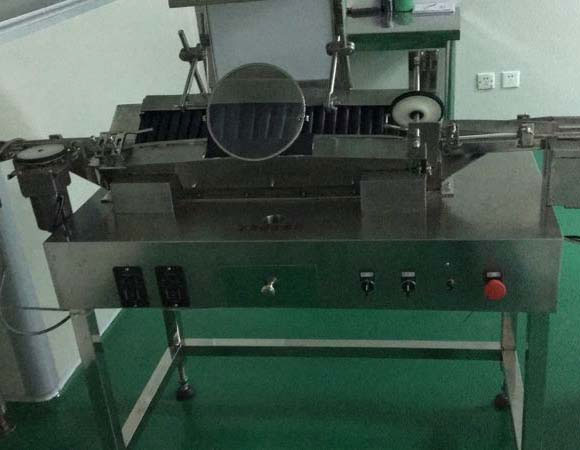 GYDJ半自動(dòng)燈檢機(jī).jpg